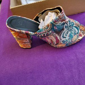 NWT- Fun and Unique Chunky Heel Mules